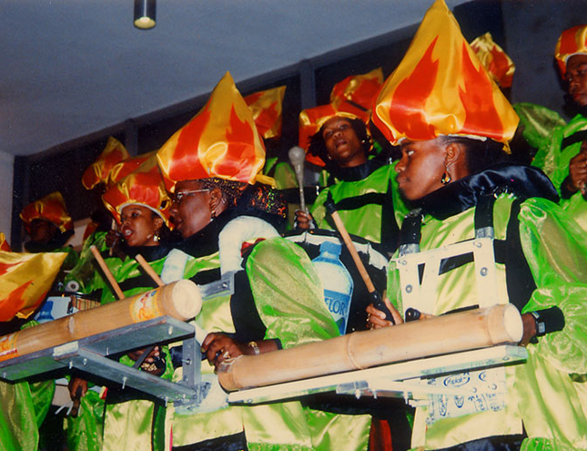 Costumes carnavalesques du groupe à pied MOOV’